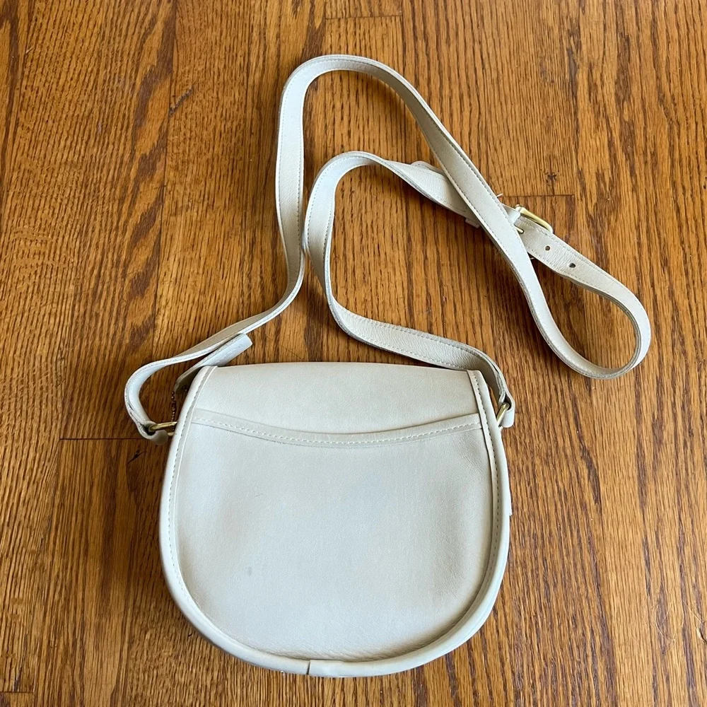 ⚪️COACH: White vintage Legacy flap purse, crossbody w/metal turn lock, preowned